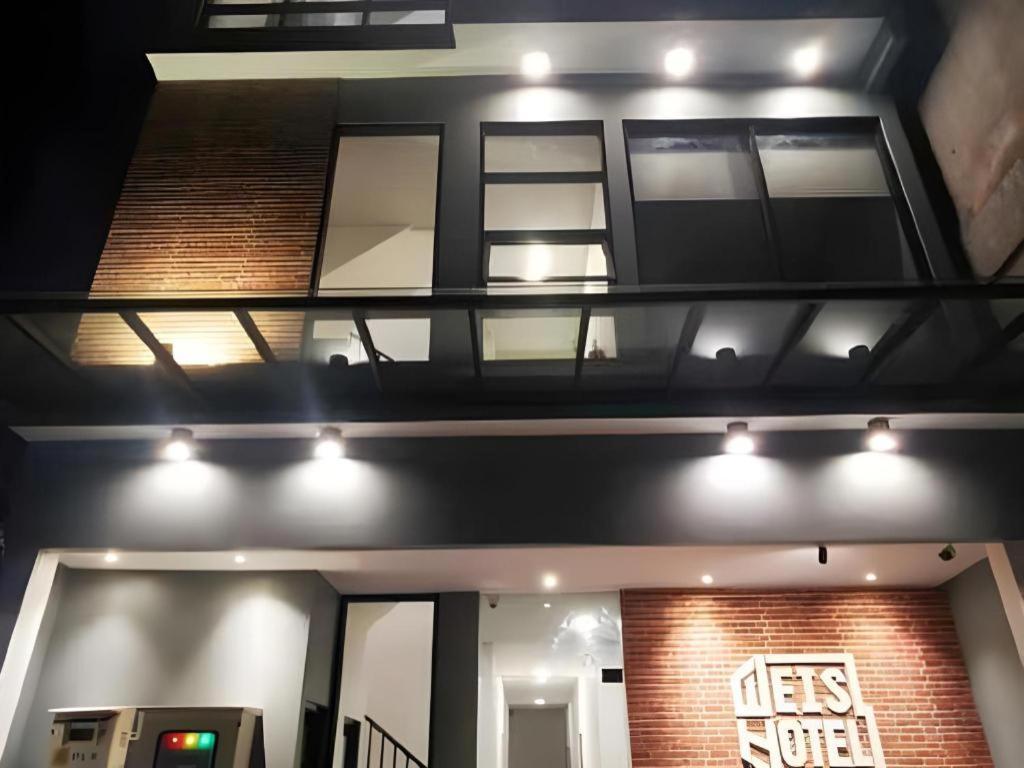 Weis Hotel Simpang Lima Семаранг Экстерьер фото