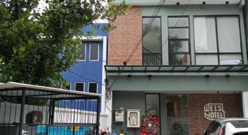 Weis Hotel Simpang Lima Семаранг Экстерьер фото